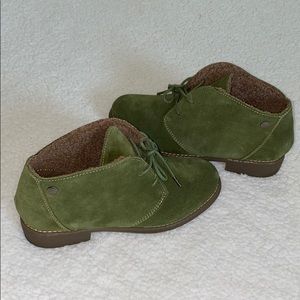 Eddie Bauer suede leather chukka botties size 7